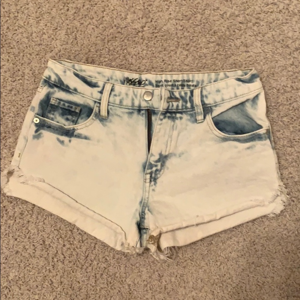 Light wash Mossimo denim booty shorts